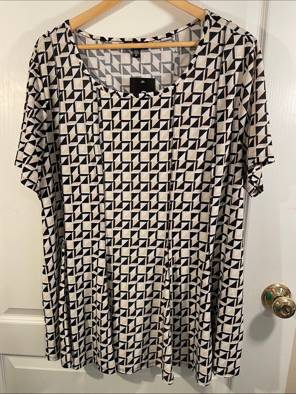 Cocomo Black and White Geometric Tunic Top